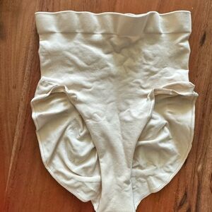 SKIMS Cream High-Waisted Shapewear Brief size large NWOT